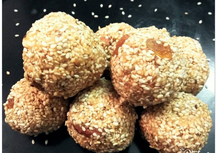 Til Coconut with dryfruits Laddu