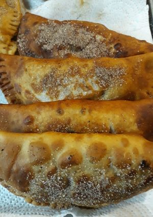 A picture of Apple, Walnut, Raisin, Empanada.