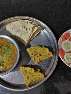 લીલી તુવેર ની ઢોકળી (Lili Tuver Dhokli Recipe In Gujarati) રેસીપી મુખ્ય ફોટો