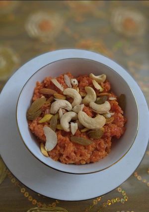 गाजर का हलवा (gajar ka halwa recipe in Hindi) रेसिपी मुख्य फोटो