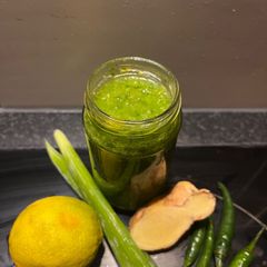 A picture of Green Scallion Chilli Sauce.