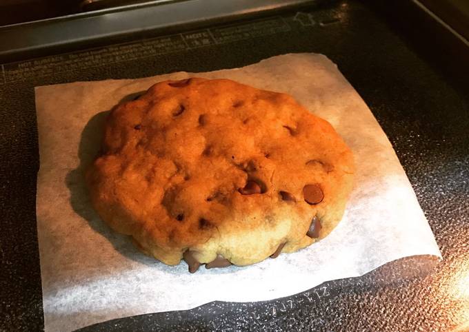 1 Minute Microwave Chocolate Chip Cookie