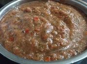 A picture of pudina and tomato chutney