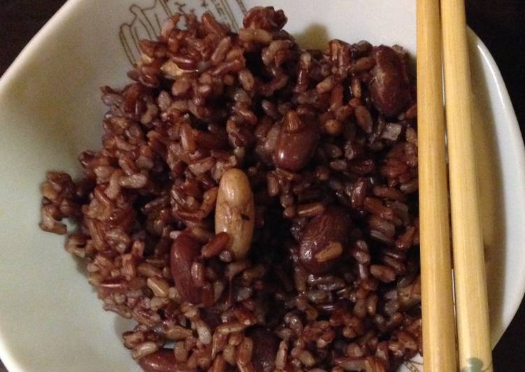 Cách Làm Món Cơm gạo lứt nấu với đậu tươi của Dung Vu - Cookpad
