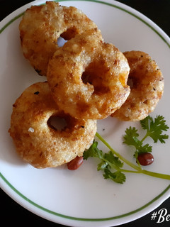 ફરાળી ડોન્ટ્સ(farali donuts in Gujarati) રેસીપી મુખ્ય ફોટો
