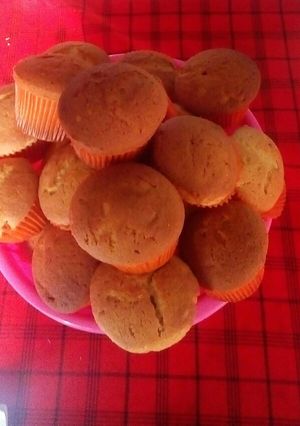 A picture of Vanilla Cupcakes.