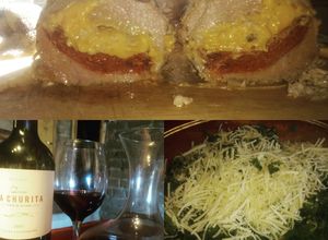 Una foto de Carré relleno con ensalada de rúcula y parmesano en hebras