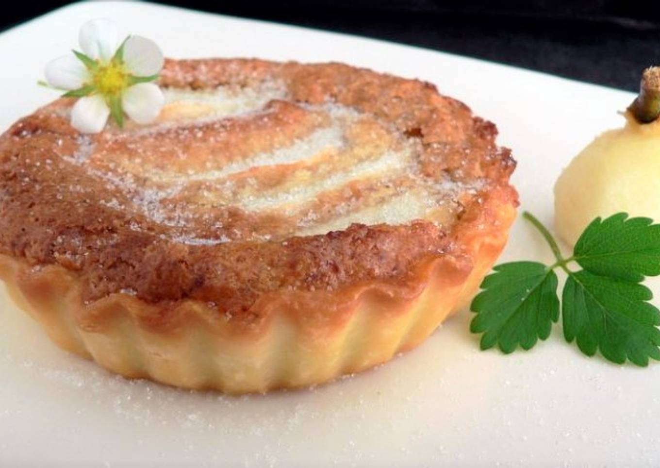 Tartelette aux poires,frangipane à la cardamone