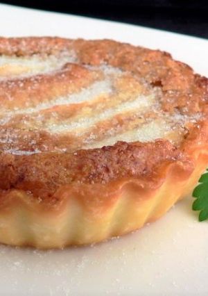 Une photo de Tartelette aux poires, frangipane à la cardamone