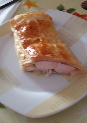 Foto principal de Pechuga de pavo en vuelta en beicon y queso y hojaldre