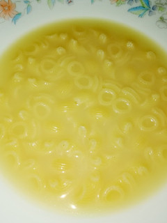 Una foto de Sopa de caracolinas