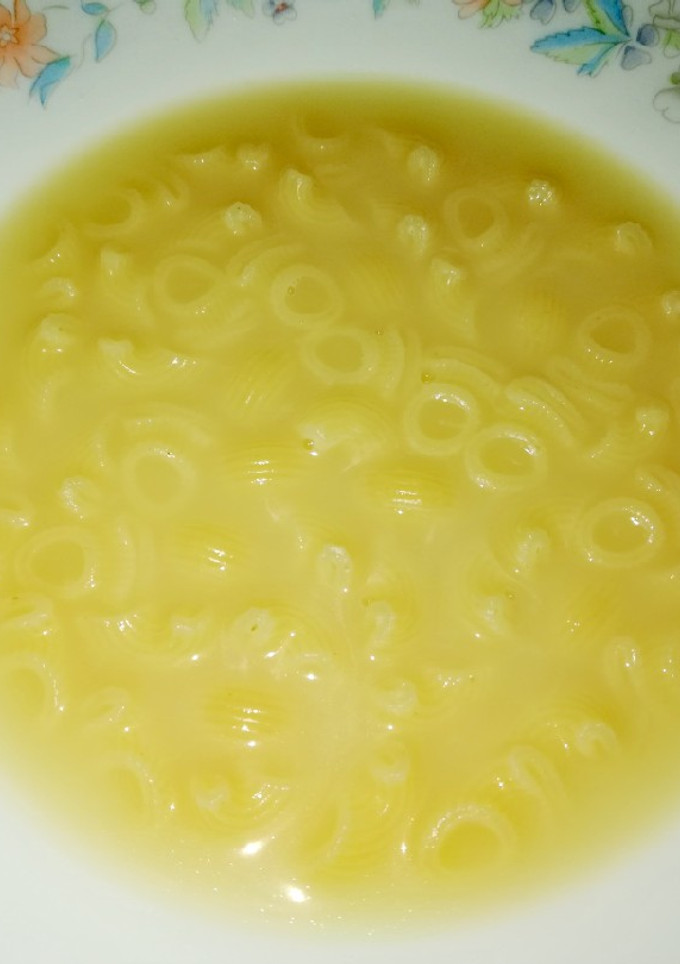 Una foto de Sopa de caracolinas