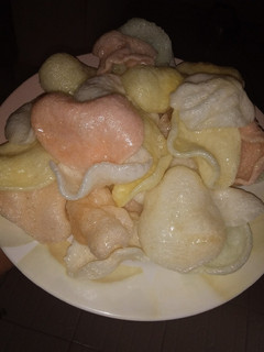 A picture of Colorful prawn crackers.