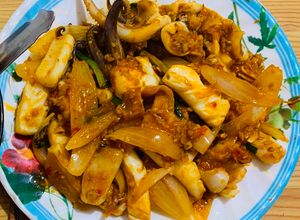 Hình của món Mực xào sa tế.