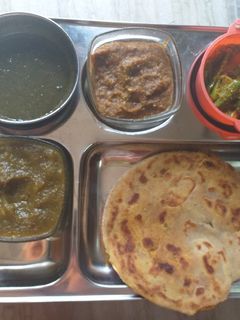 बेसन पनीर की पूरी (Besan paneer ki puri recipe in hindi) रेसिपी मुख्य फोटो