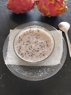 ડ્રેગન ફ્રૂટ સ્મુધી (Dragon Fruit Smoothie Recipe In Gujarati) રેસીપી મુખ્ય ફોટો