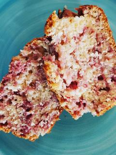A picture of Strawberry bread.