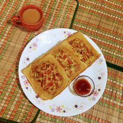 A picture of Cheesy Tomato Egg Toast.