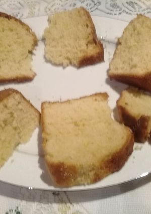 A picture of Buttercake with lemon.