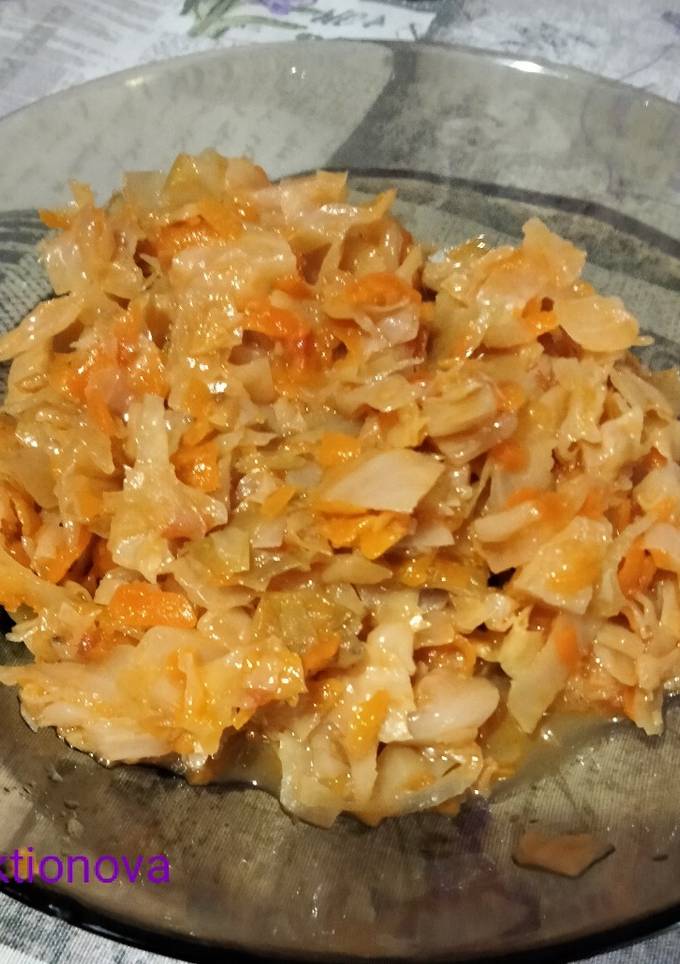 Тушкована капуста