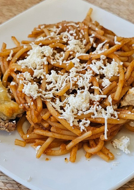 Una foto de Spaghetti con salsa comercial