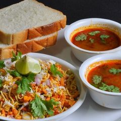 Kolhapuri "Misal Pav" Recipe A picture of Kolhapuri "Misal Pav" Recipe.