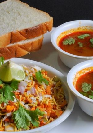 A picture of Kolhapuri "Misal Pav" Recipe.