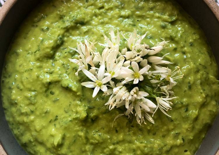 Steps to Make Homemade White bean and wild garlic dip - vegan