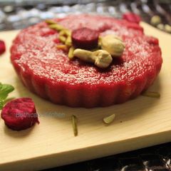 A picture of Beetroot Sooji Halwa.
