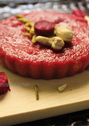 A picture of Beetroot Sooji Halwa.