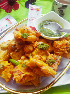 आलू प्याज़ के पकोडे (Aloo, pyaz ke pakode recipe in hindi) रेसिपी मुख्य फोटो