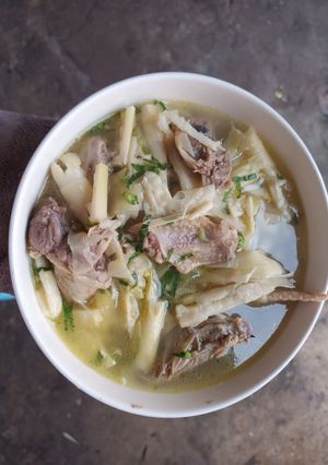 Hình của món Vịt nấu măng.