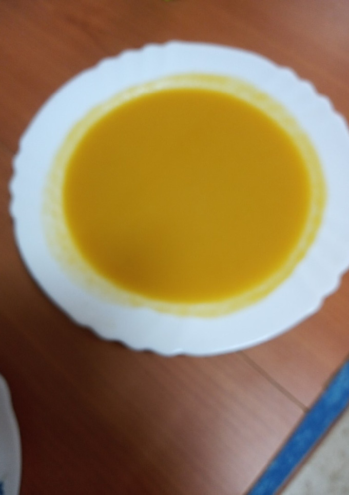Una foto de Crema de calabaza, zanahoria y lechuga