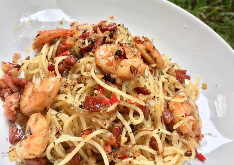 Easy Shrimp Aglio Olio Spaghetti
