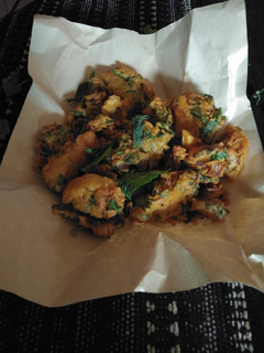 पुदीना पकौड़ी(Pudina Pakodi recipe in hindi) रेसिपी मुख्य फोटो