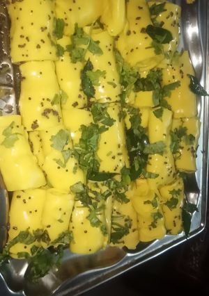 ખાંડવી (Khandvi Recipe In Gujarati) રેસીપી મુખ્ય ફોટો