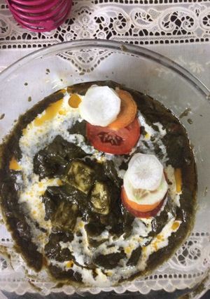 A picture of Palak paneer.