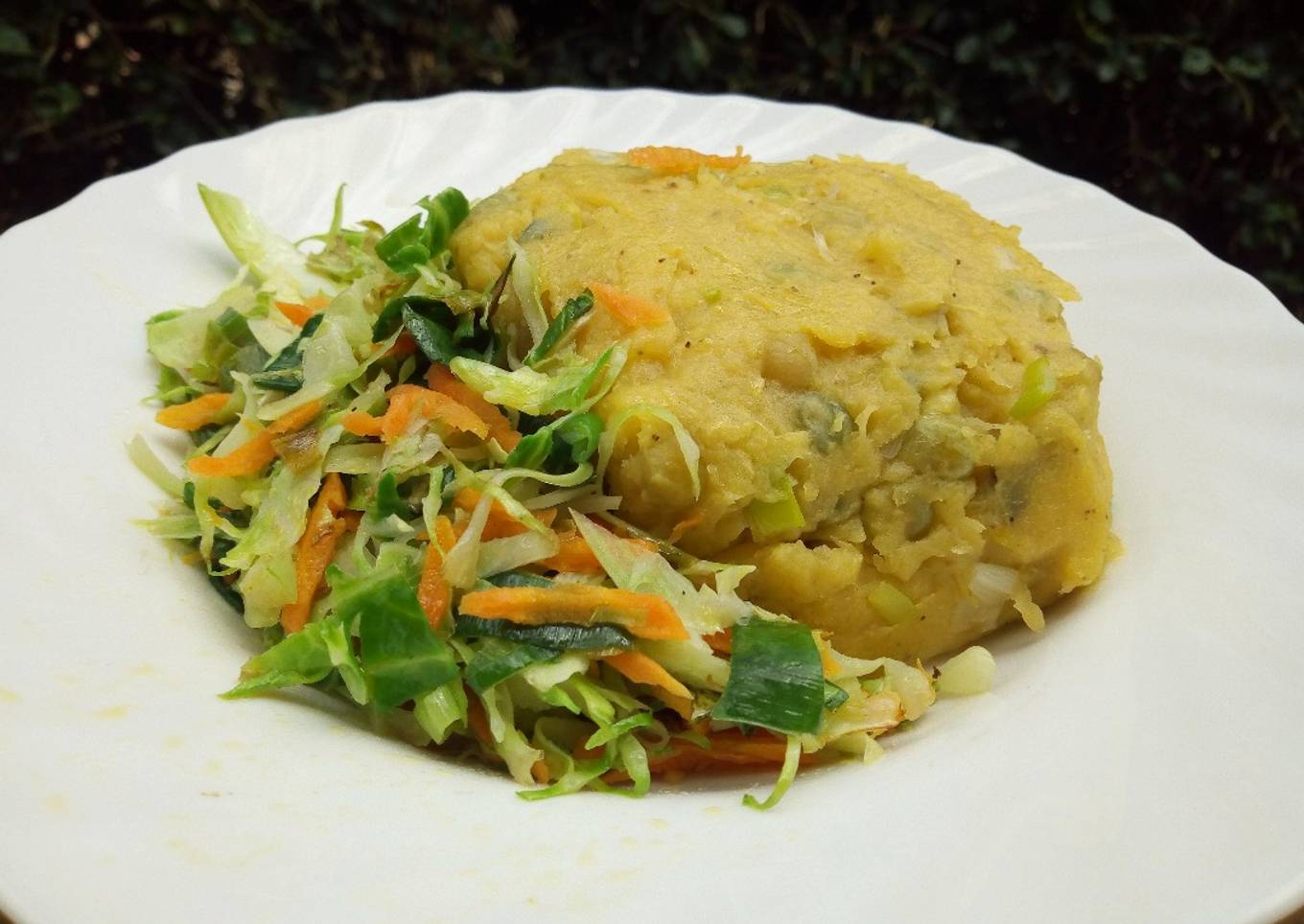 Green mashed bananas and sauteed vegetables