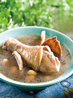 【家樂福廚房】黑豆蓮子雞腿湯 的食譜成品照片
