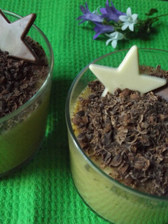 Una foto de Postre delicioso de mango y aguacate