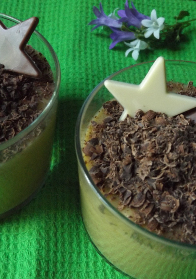 Una foto de Postre delicioso de mango y aguacate