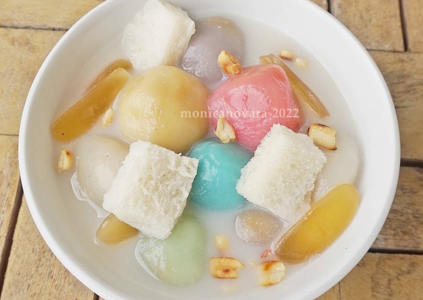 Ronde Pelangi Kuah Susu