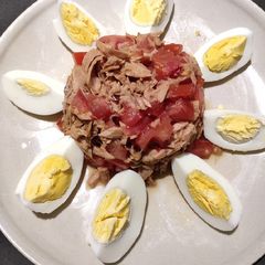 A picture of Tuna with Tomato.