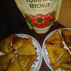 A picture of Qeema samosa.