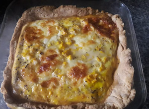 Una foto de Tarta con masa casera de choclo y queso cremoso
