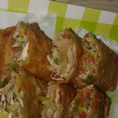 A picture of Chicken veggi Chinese Roll.