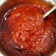 A picture of Schezwan Chutney.
