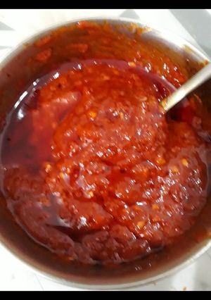 A picture of Schezwan Chutney.