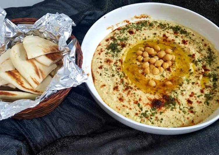 Simple Way to Make Homemade Hummus with pita bread