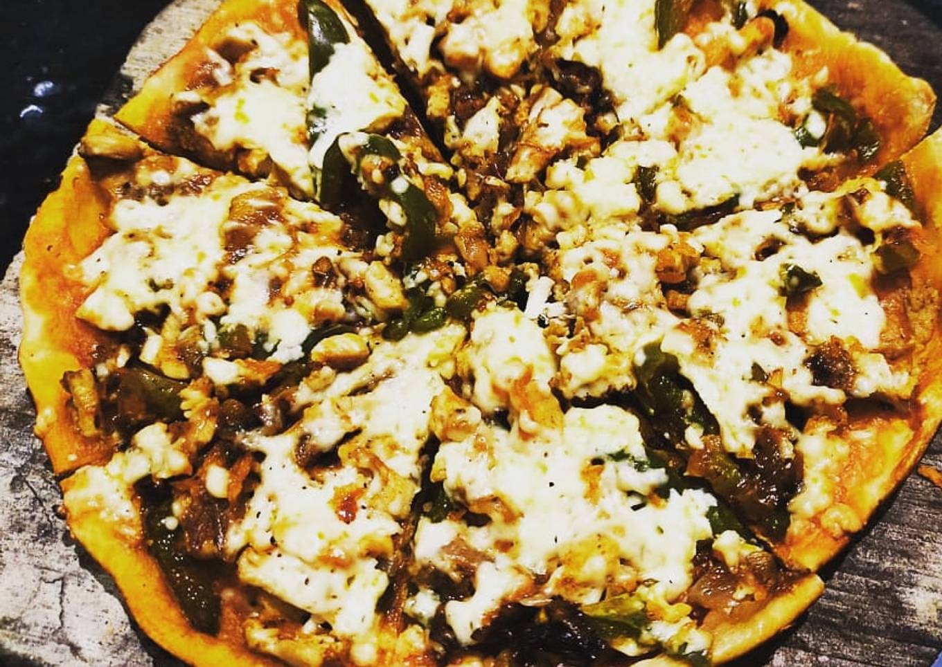 Chicken cheese pizza